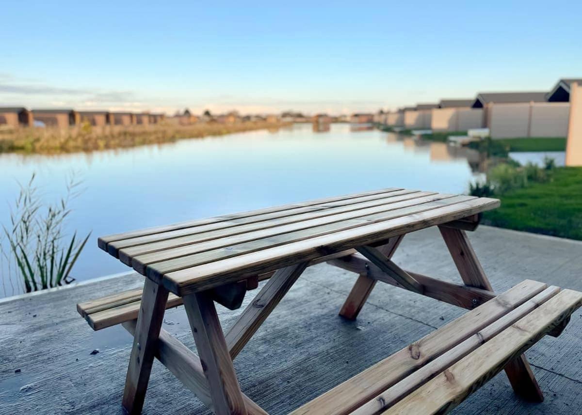 Lakeside Fishing Retreats Old Leake Экстерьер фото